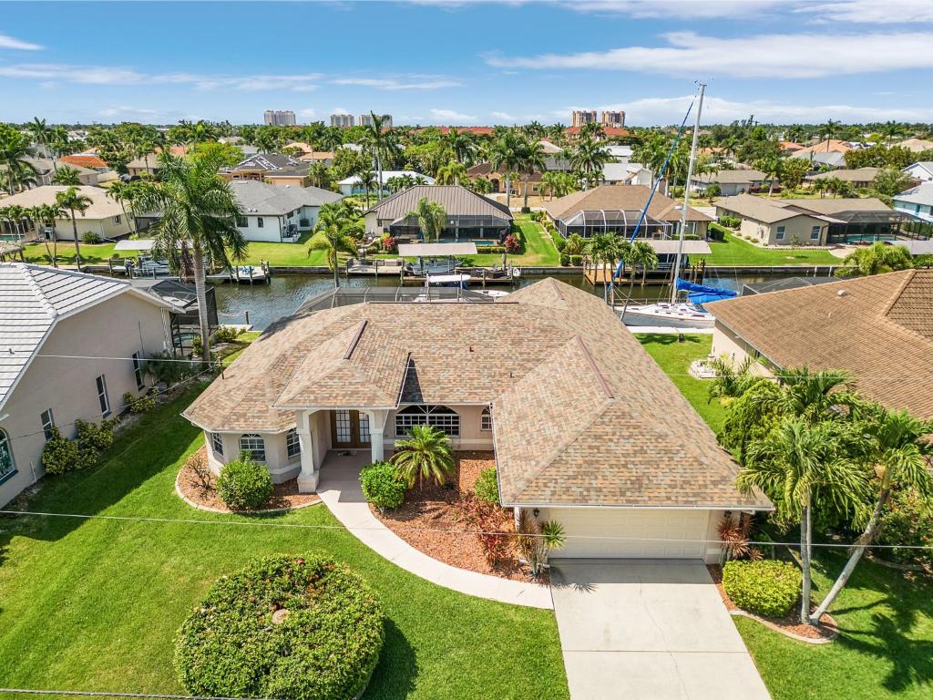 Key Largo SW Cape - waterfront private home locally owned & managed, fair & honest pricing image