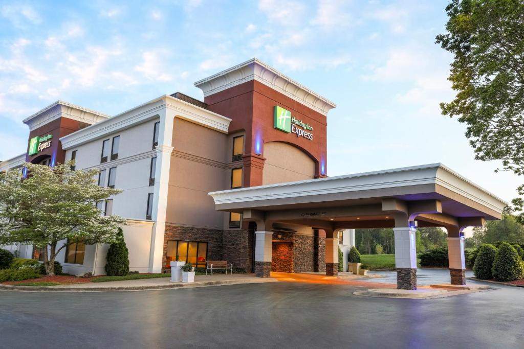 Holiday Inn Express Burlington, an IHG Hotel image