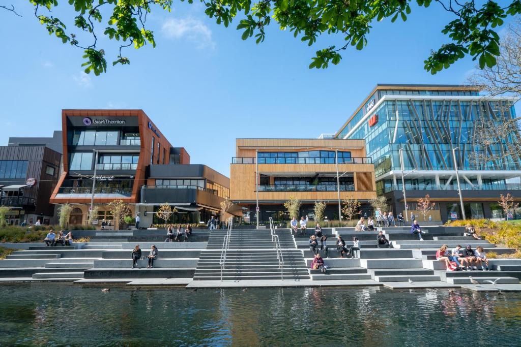 Luxurious Studio Prime location City Centre - Tap to explore photos