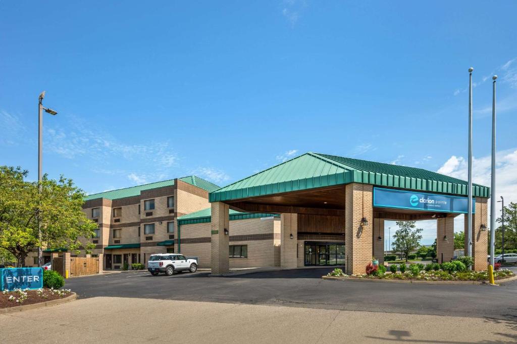 Clarion Pointe Louisville East image