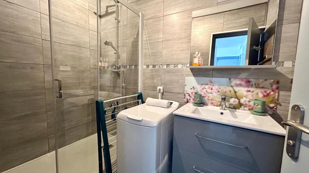 Appt avec vue EXCEPTIONNELLE sur la baie + garage - Tap to explore photos