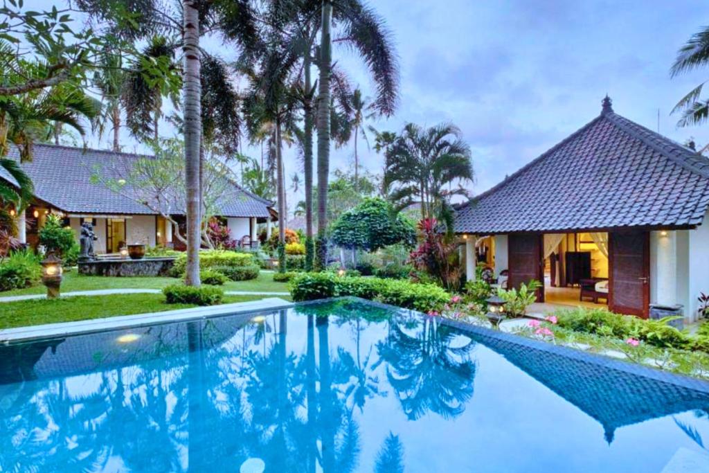 Damian 4 BR Pool Villa Garden JU24
