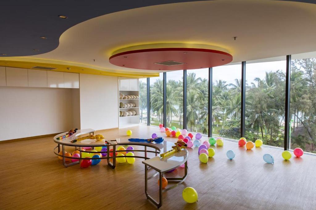 Holi StarCity Suites