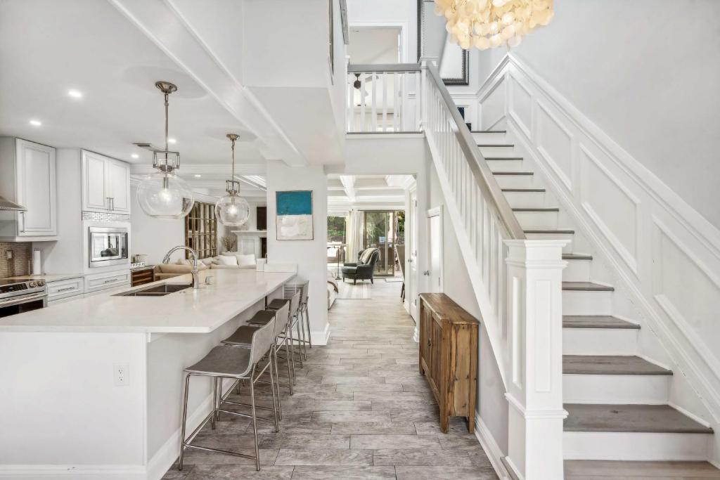 Stunning Townhouse w Tennis & Pool image
