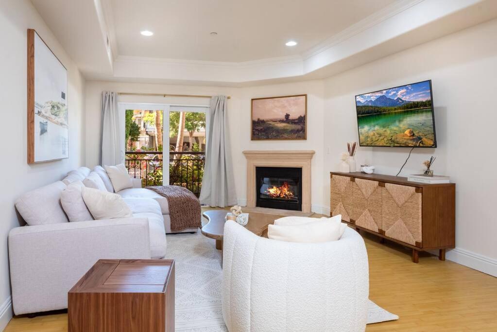 Exquisite Modern 2BR Apt in Prime Location image