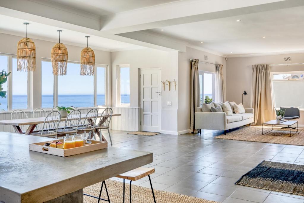 Splendido - Camps Bay - Tap to explore photos