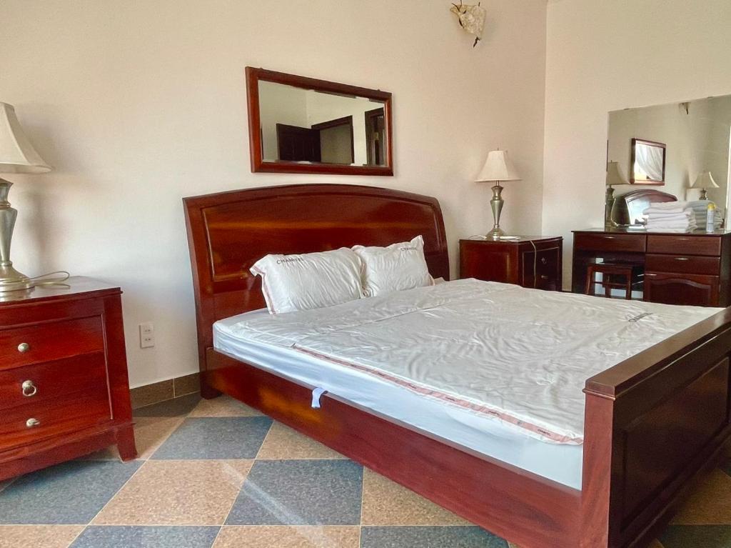 Villa 4F LLQ Vũng Tàu - Tina