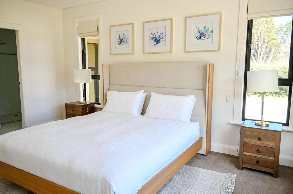 Contemporary 10 Person-Haven with Pool photo 1