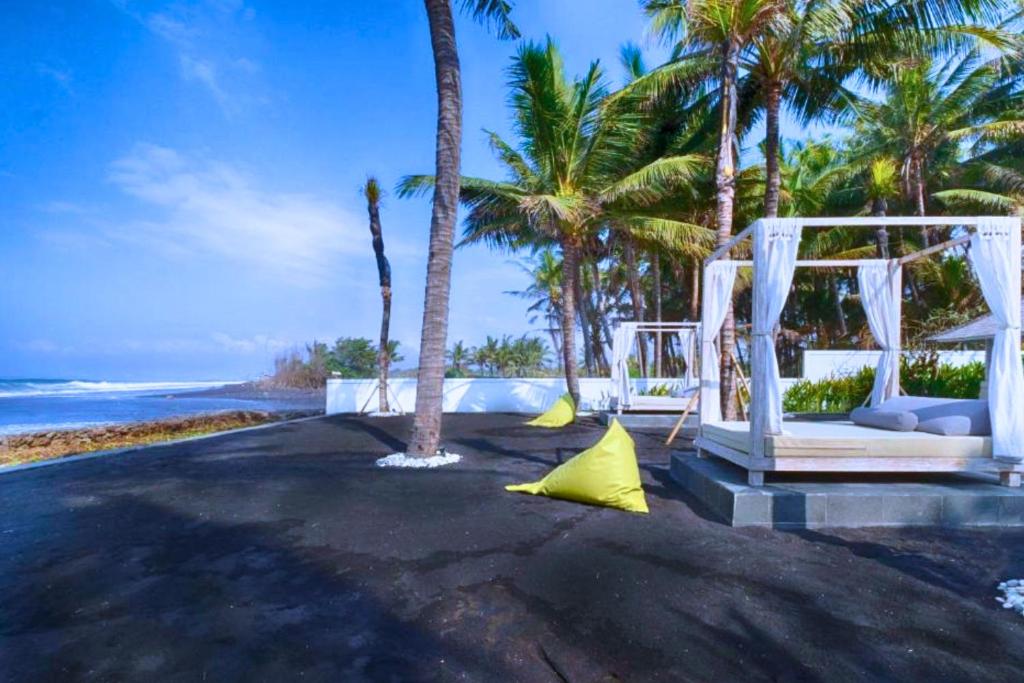Dewangga 5 BR beachfront Villa JU25 photo 1