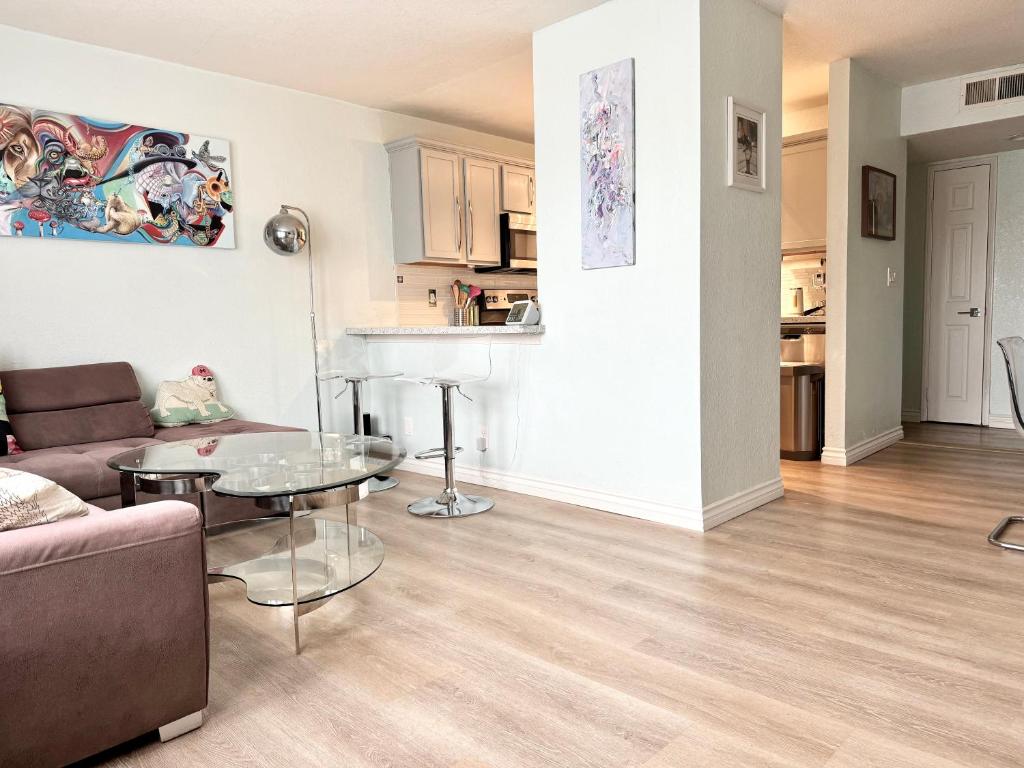 Artsy smart home near Downtown & Balboa Park image