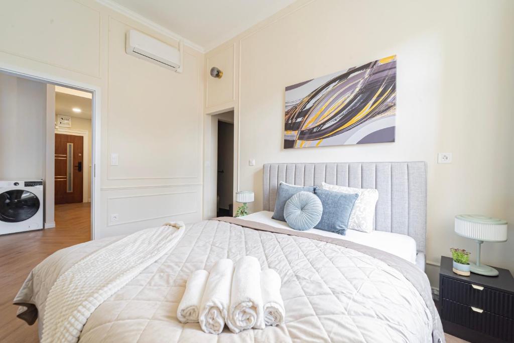 Luxurious Prestige Apartment on the St Stephen Road - Tap to explore photos