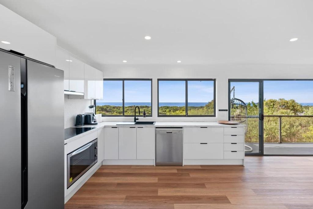 Seafarers Horizon oceanfront retreat photo 1
