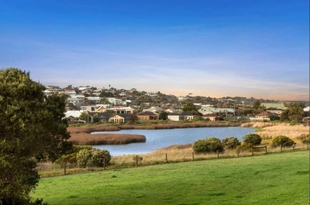 Oceanside haven opposite the surf beach photo 3