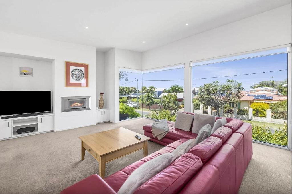 Ocean View Townhouse in Central Torquay