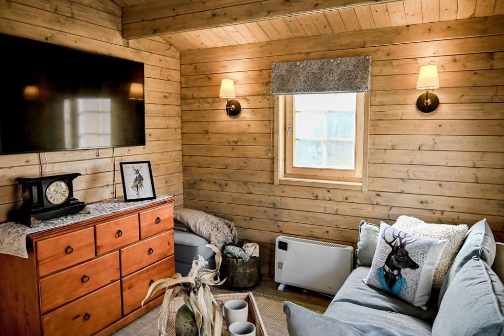 Stylish Tiny Home with Fire Pit in Moss Vale