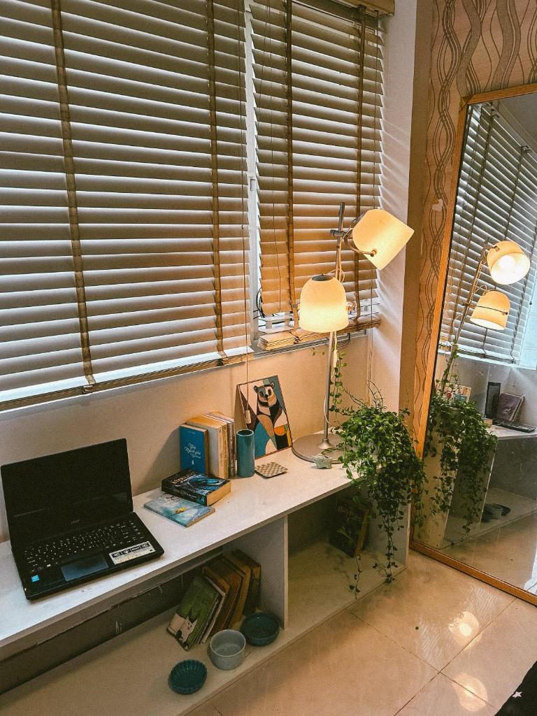 Midnight Corner Q7 Distric 7