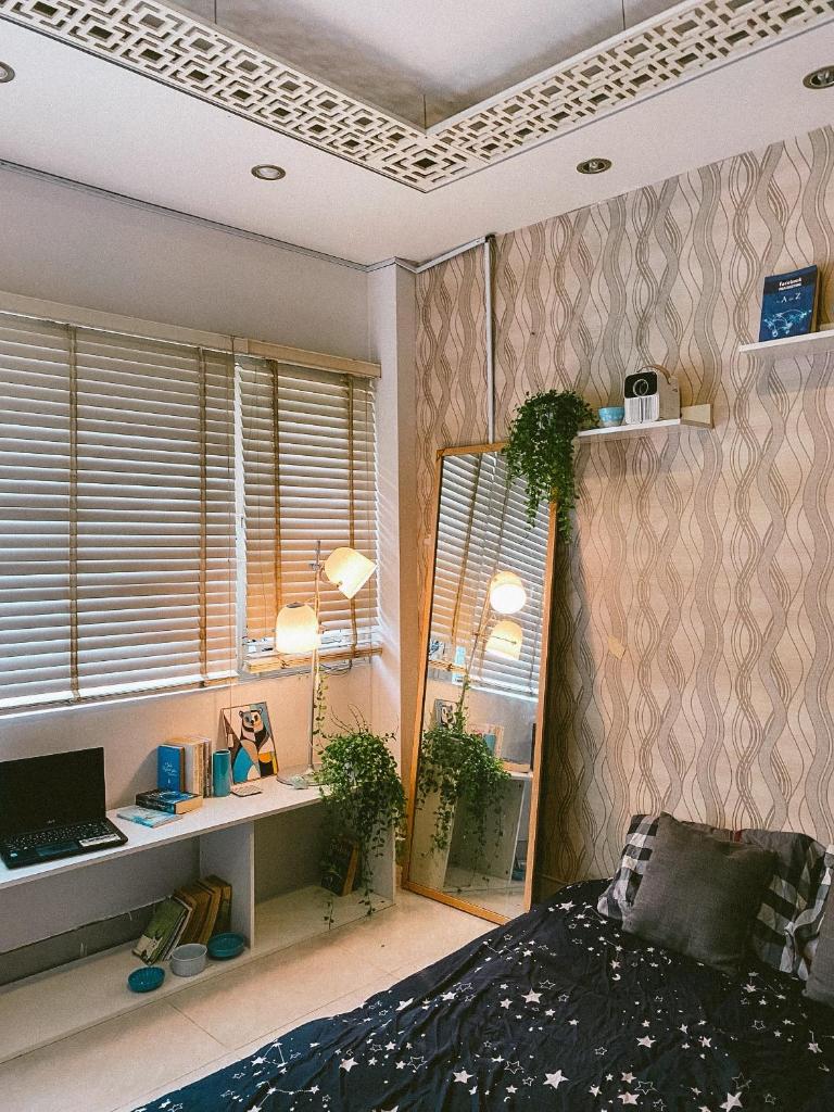 Midnight Corner Q7 Distric 7