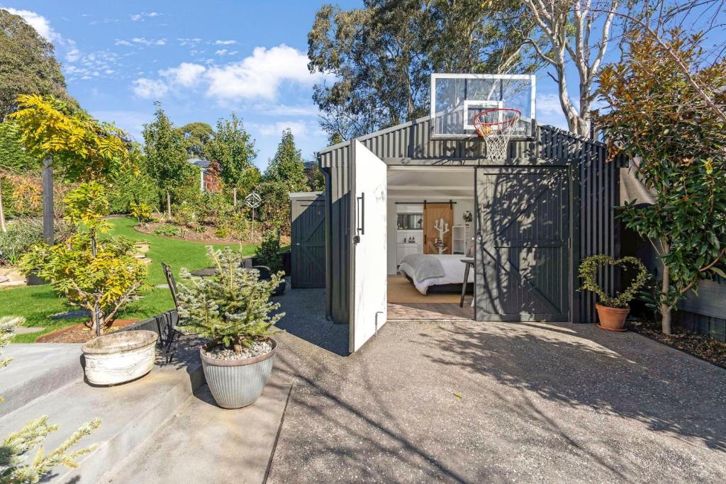 The Hen's Den, Moss Vale