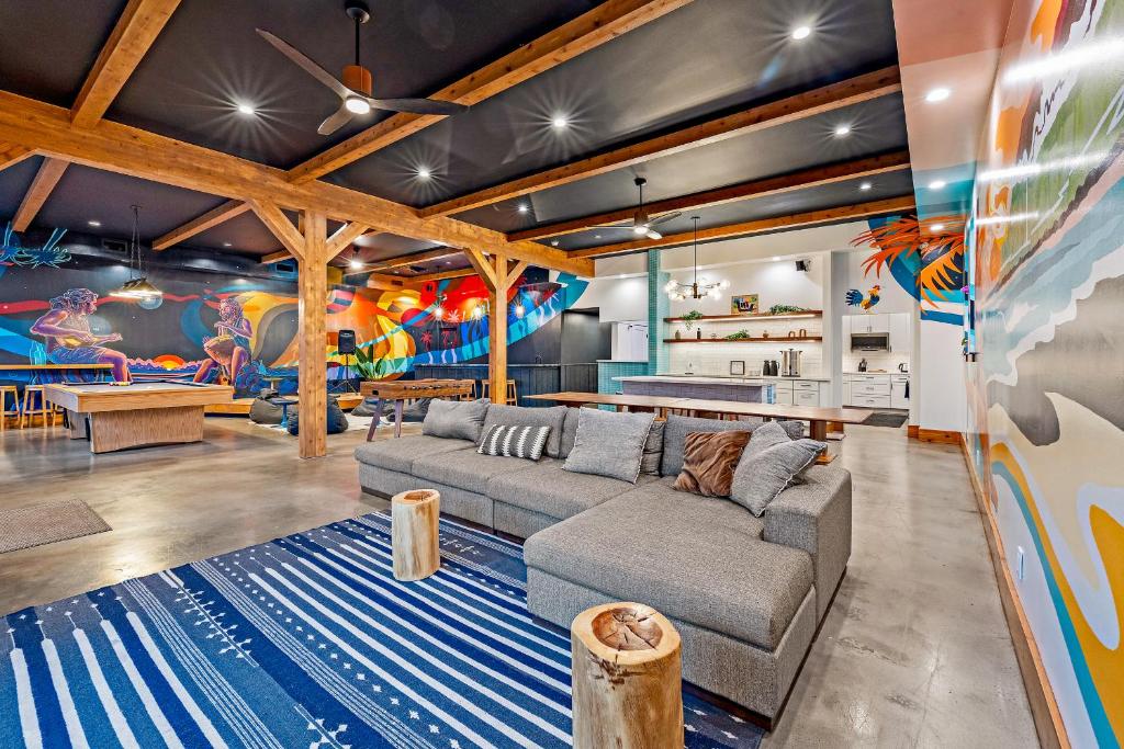 Howzit Hostels image