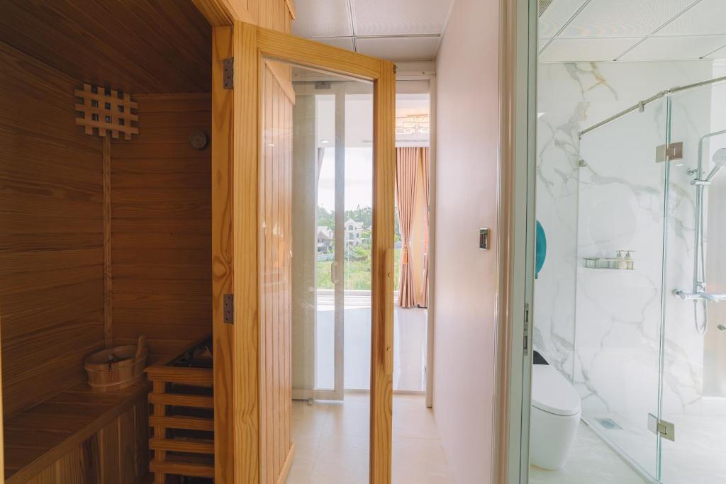 Quy Tai Premium Hotel