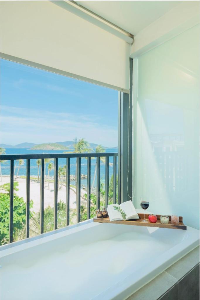 Cozy Front Beach House wid Private Beach