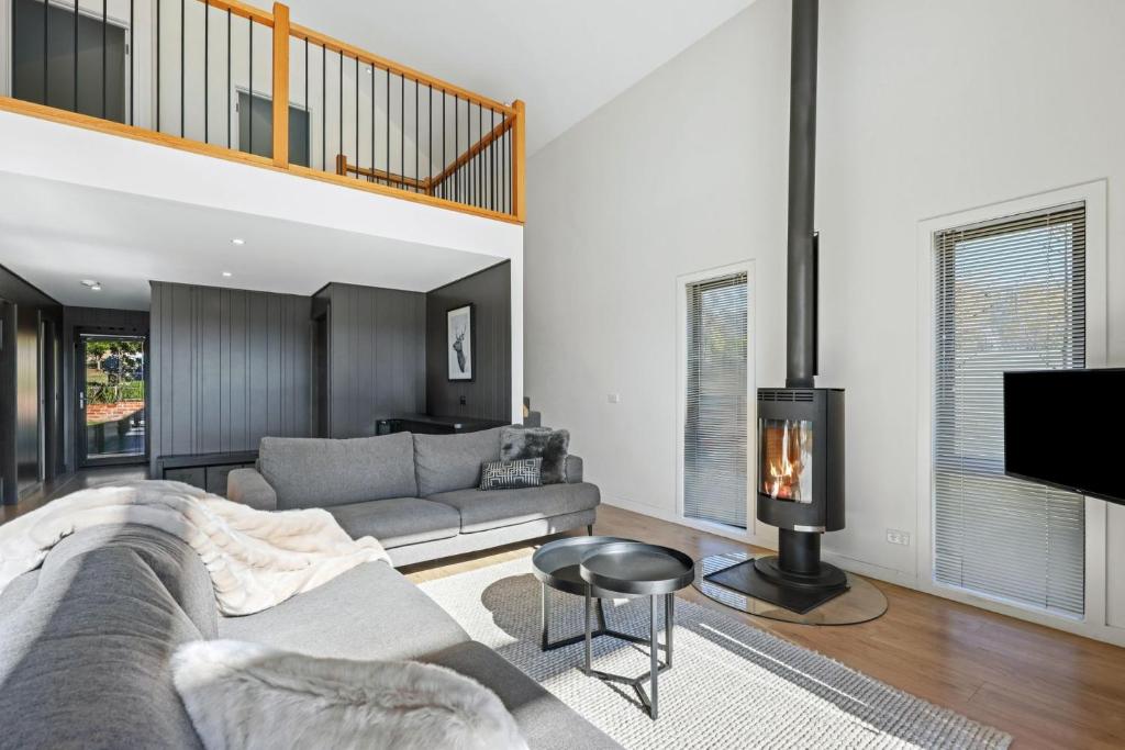 Black Tusk - Merrijig - Sleeps 8 photo 3