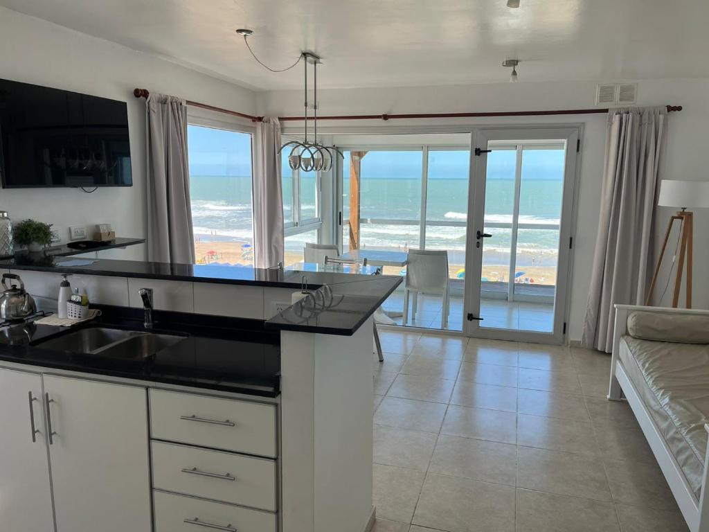 Exclusivo departamento frente al mar photo 1