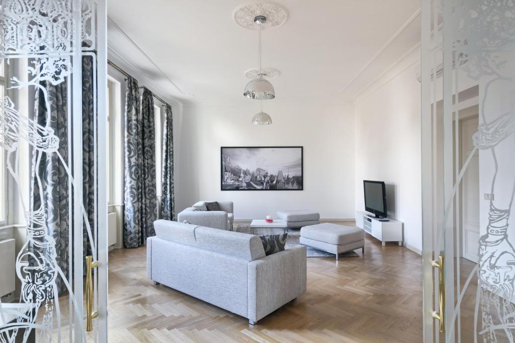 Апартаменты (Апартаменты с 3 спальнями), Opletalova Apartments