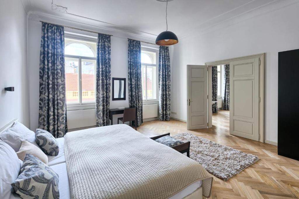 Апартаменты (Апартаменты с 3 спальнями), Opletalova Apartments