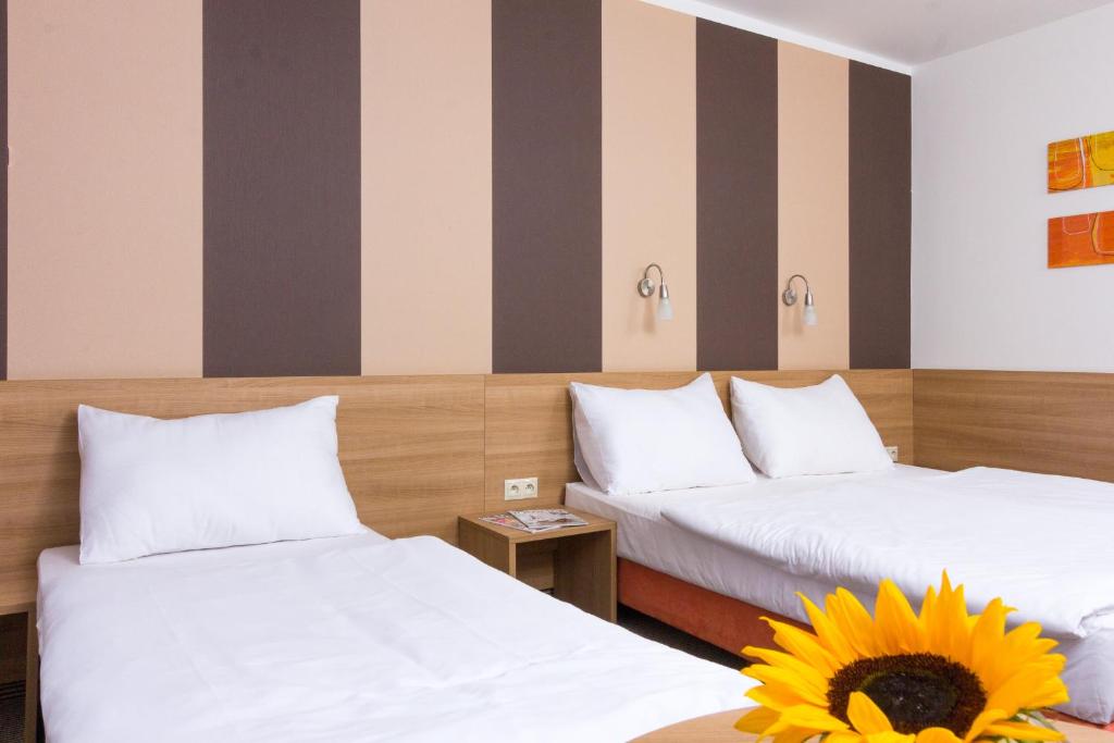Трехместный (Стандартный трехместный номер), Hotel Bratislava
