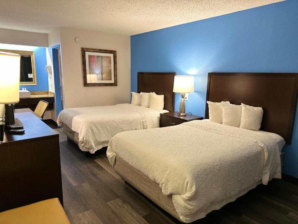 American Inn and Suites Bishop image