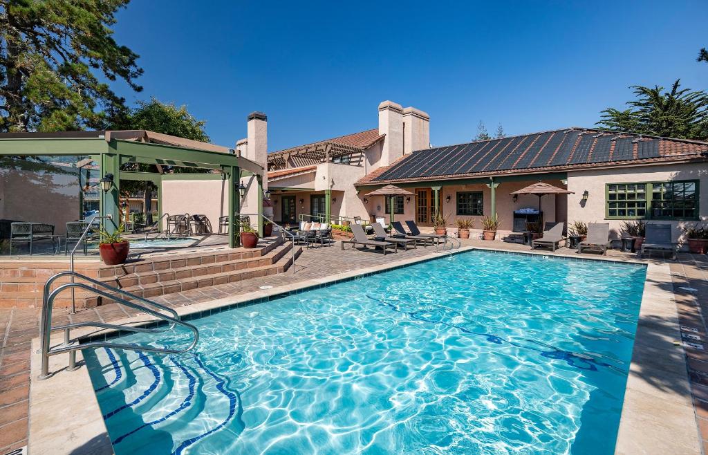 Half Moon Bay Lodge image