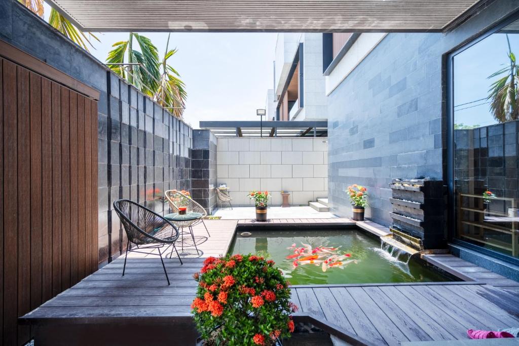 Deluxe Riverside Pool Villas Danang