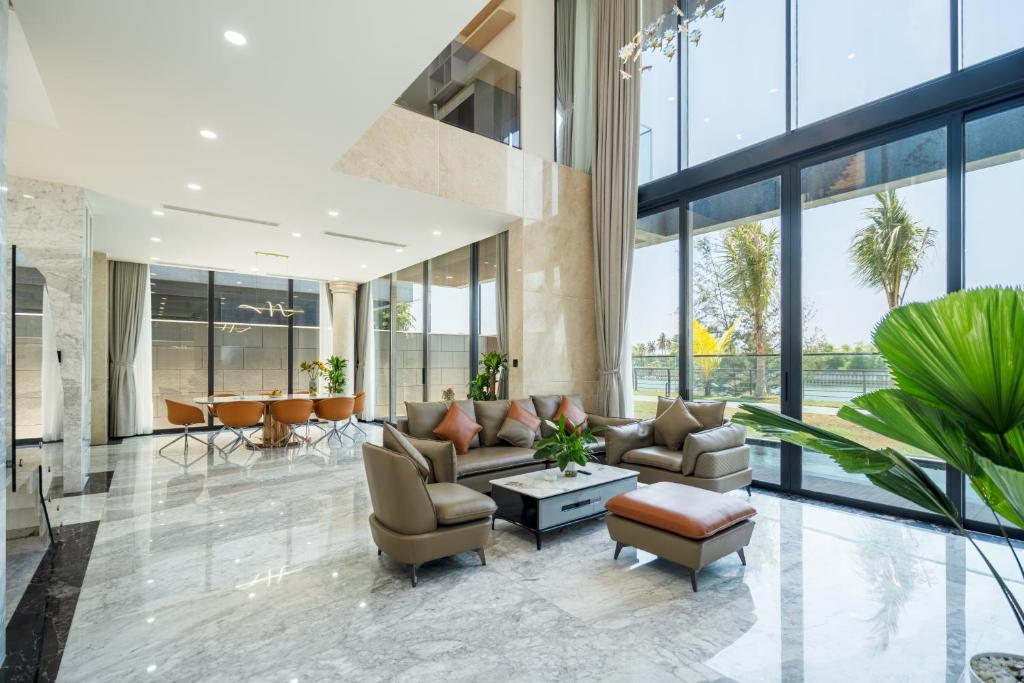 Deluxe Riverside Pool Villas Danang