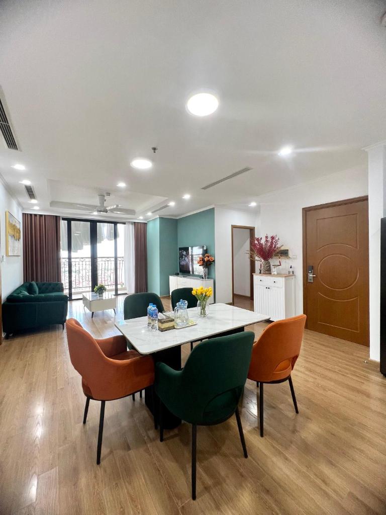 Vinhomes Royal City - Friendly Home - Apartment by Sunhouse Land