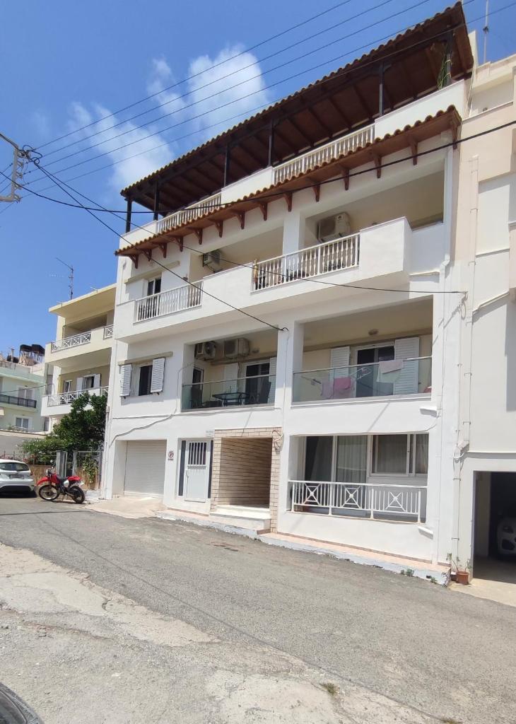 Golden Flower Luxury Apartment, Crete