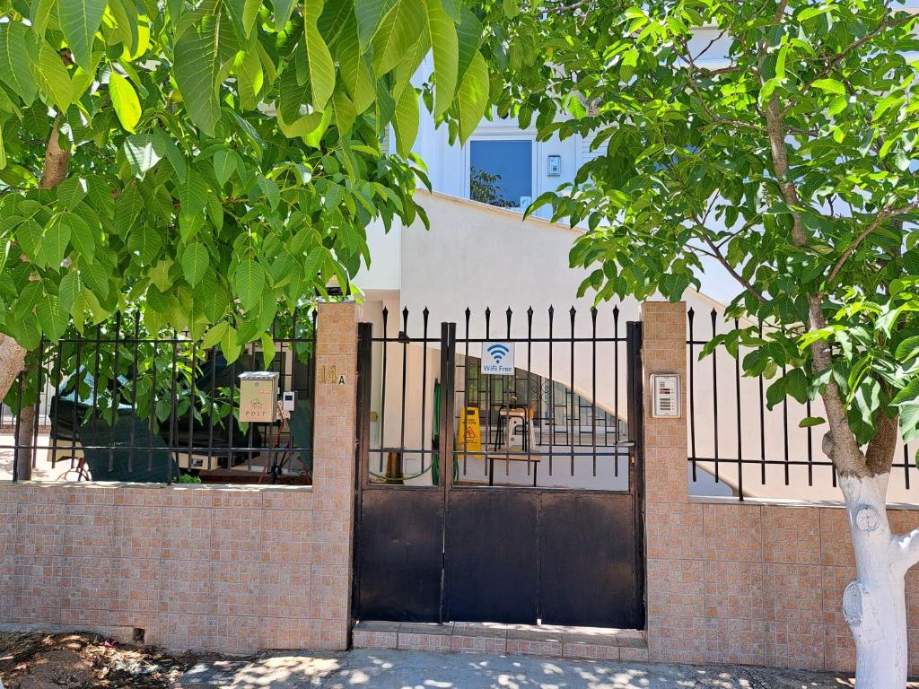 Nina rooms-near to the Athens' airport, كريت