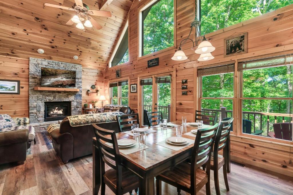 New! Private Cabin with Hot Tub 3/3 w/Game Room! Wears Valley image