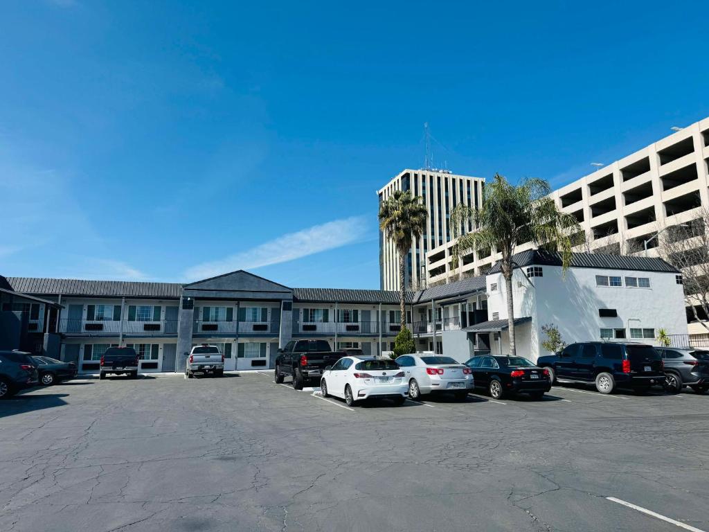 SureStay by Best Western Fresno Central image