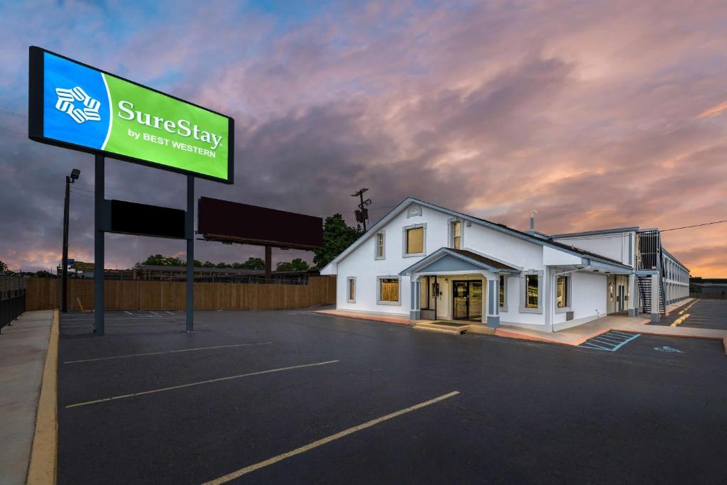 SureStay by Best Western Huntsville University Area image