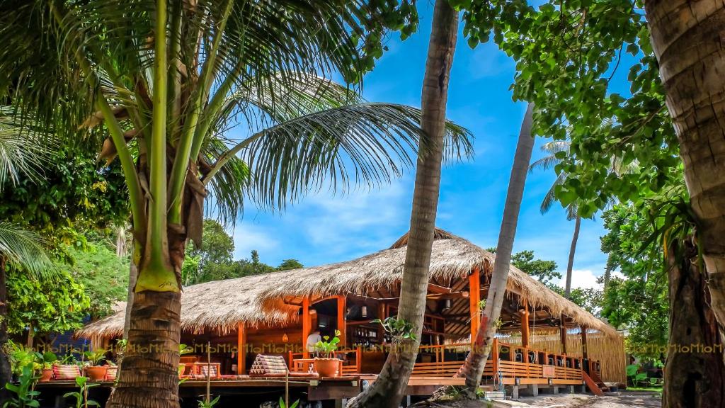 Ten Moons Lipe Resort photo 4