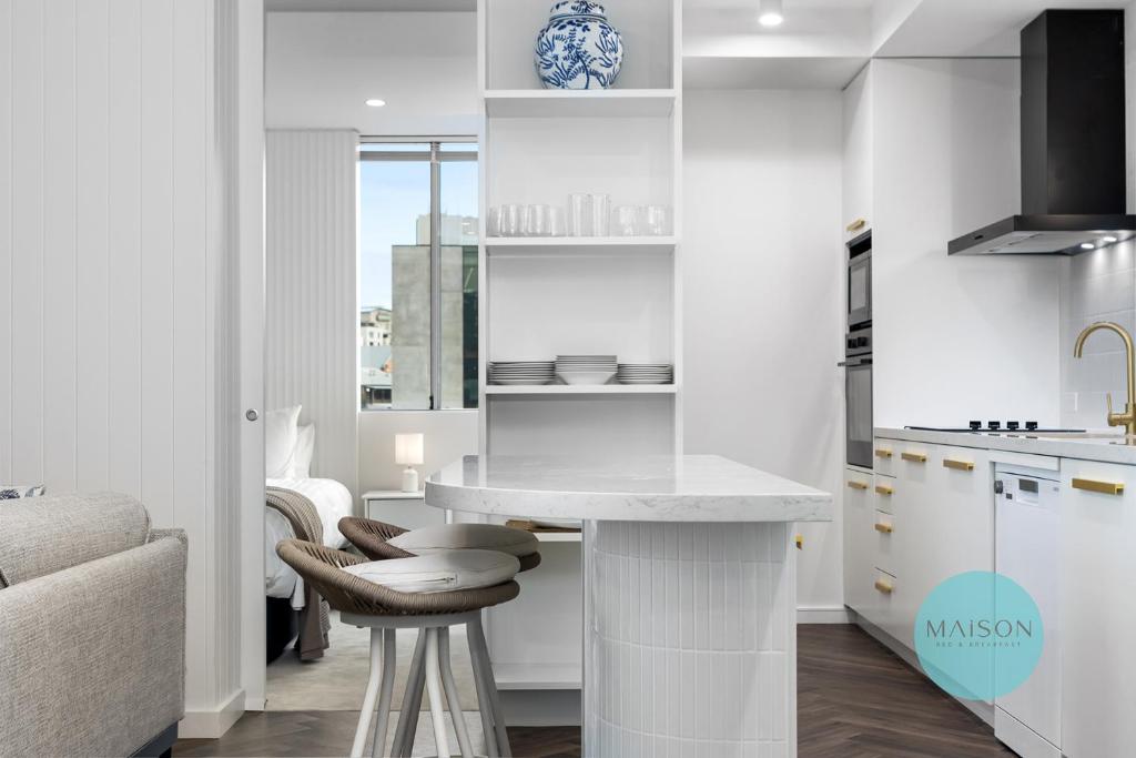 Chic Honeysuckle Apartment