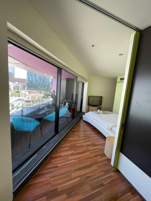 Your perfect city escape - Melbourne CBD photo 1