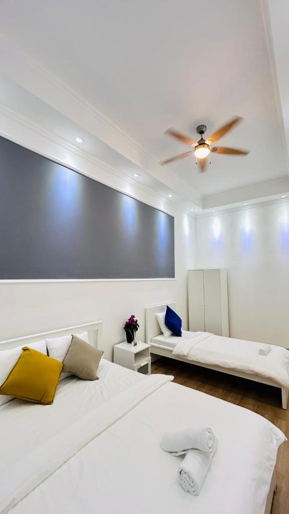 Private Bedroom in the Apartment in Ulloi 66- 5min to Corvin Negyed, Aldi Room Type - Triple Room