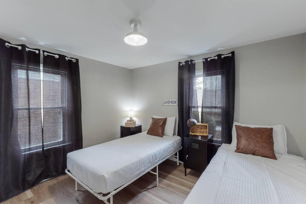 Touchdown Bungalow-Charming HOF Village Home, Stark