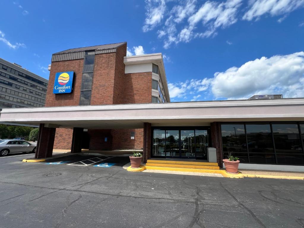 Comfort Inn - Springfield image