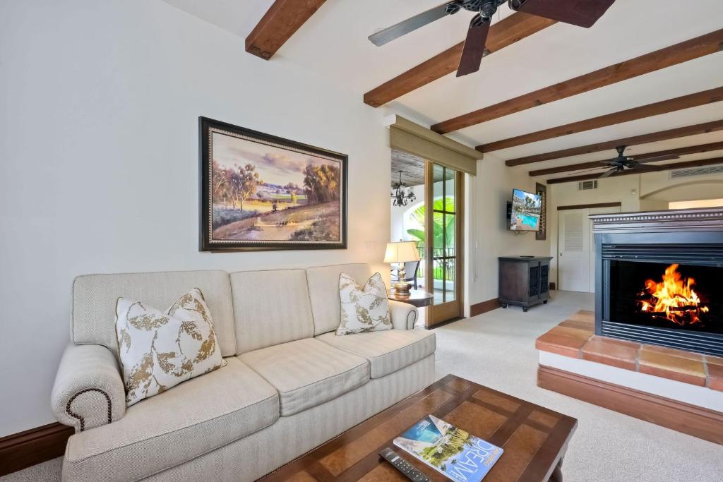 Heated Pool & Hot Tub Access, Walk 2 Omni Resort, Free Parking, Wi-Fi, Washer & Dryer image