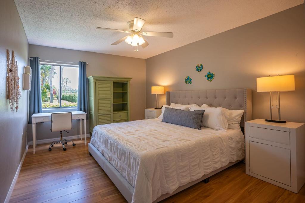 Lovely 3 Bedroom First Floor Condo on Golf Course - Tap to explore photos
