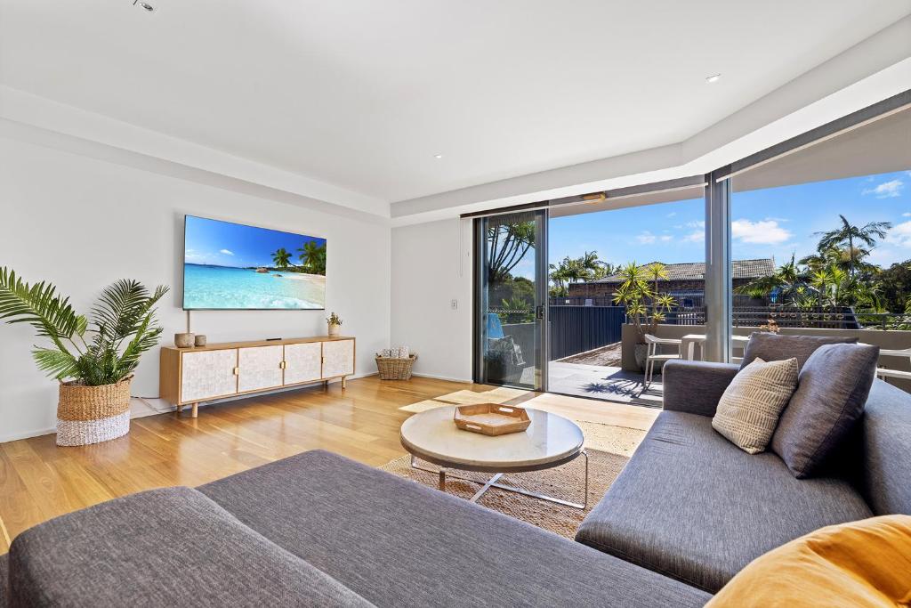 Fuller Holidays - Drift Penthouse - Luxury Apartment With Pool Byron Town photo 2