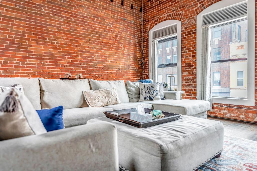 4br Ideal For Groups 4 Blocks To La Crosse Cntr image